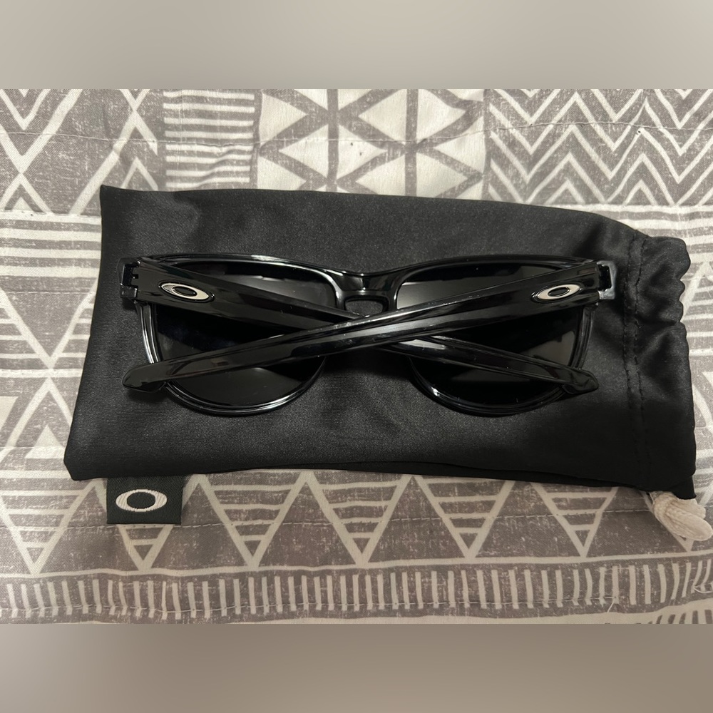 Oakley glasses - Picture 3 of 3